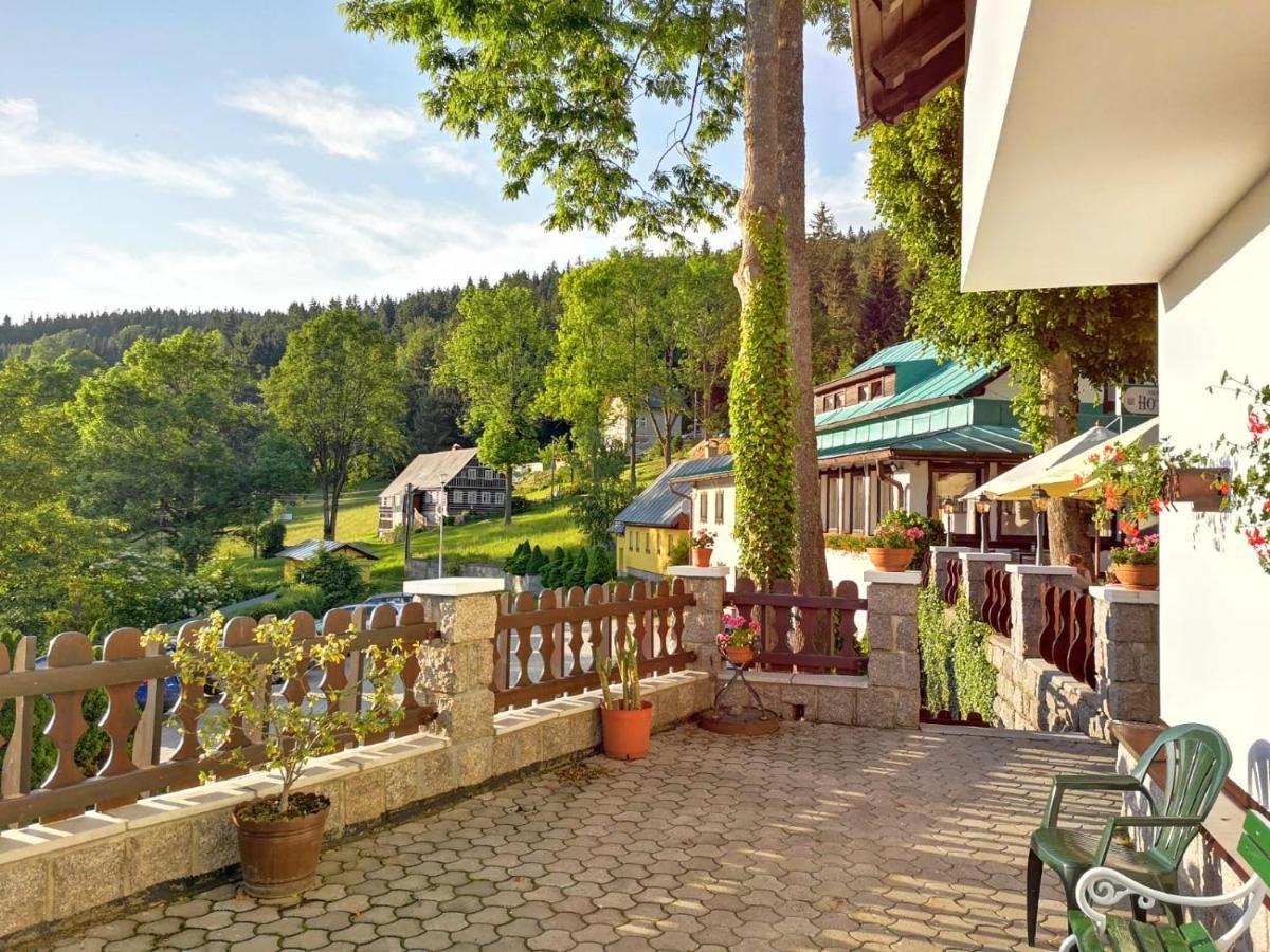 Hotel V Nebi Josefův Důl u Jablonce nad Nisou Exterior foto